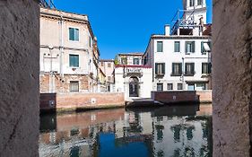Ln Luxe Apartment Venice Canal View