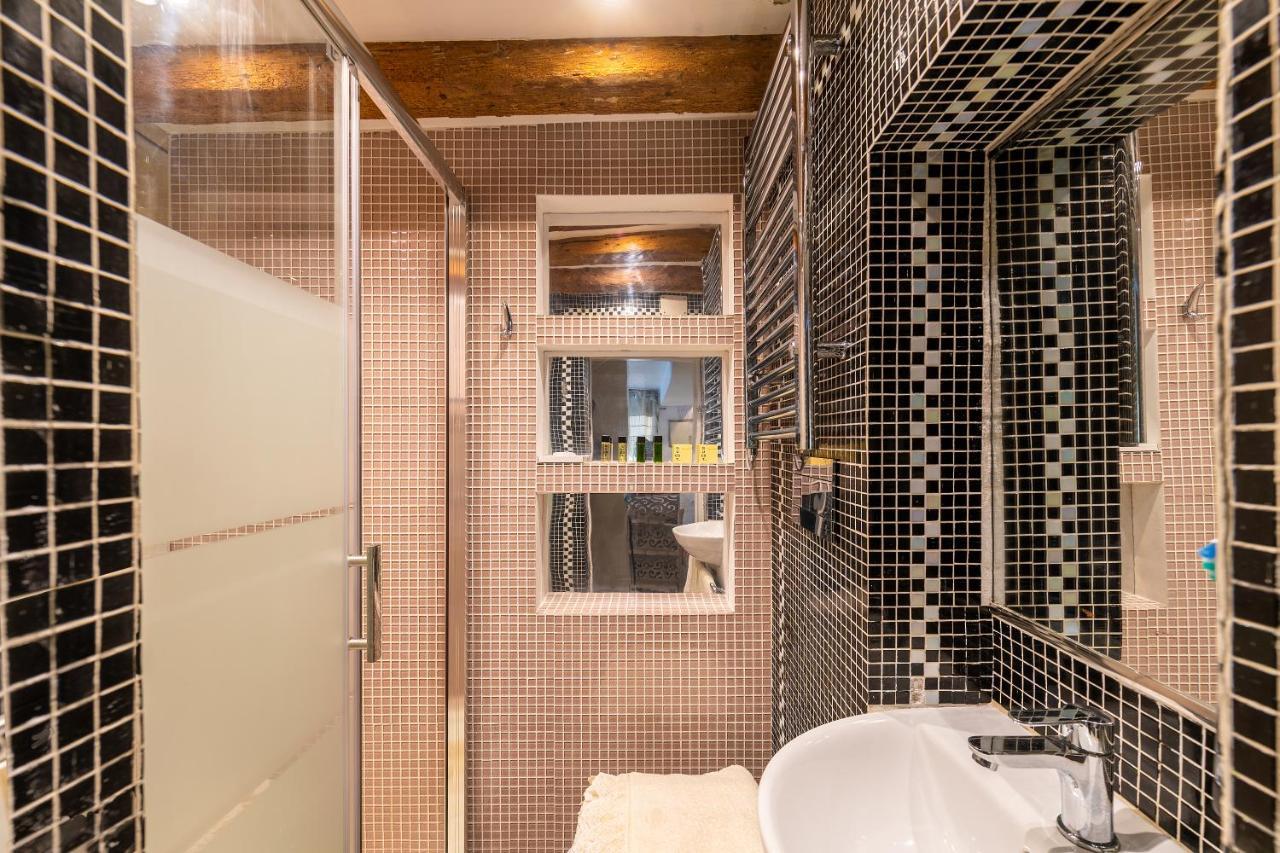 Ln Luxe Apartment Venice Canal View Exterior foto