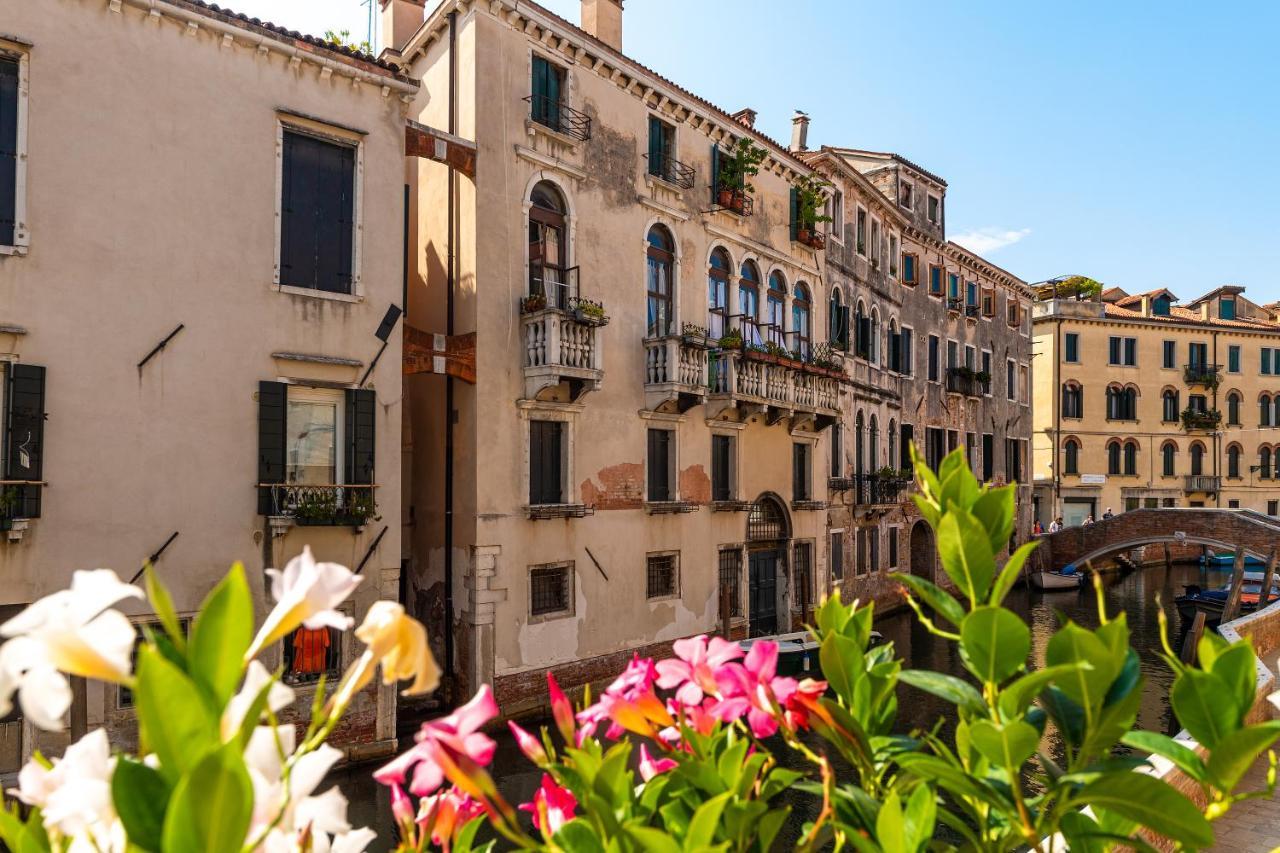 Ln Luxe Apartment Venice Canal View Exterior foto